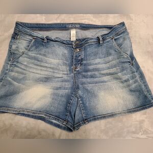 Maurices button-fly blue Jean shorts, Sz 22